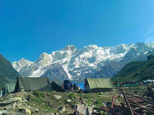 Comment organiser un itinéraire de camping pour explorer les fjords norvégiens en kayak ?