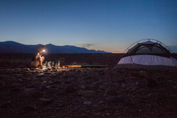 Comment organiser un camping pour observer les étoiles en utilisant des télescopes portables ?
